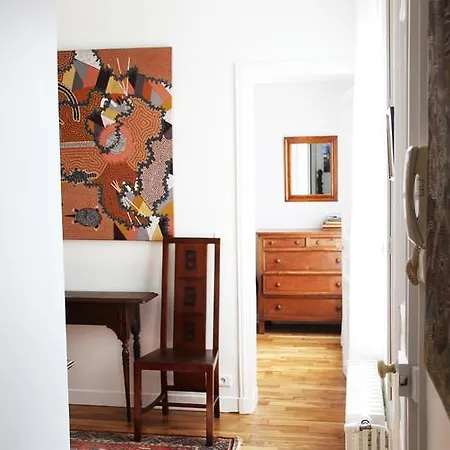 Art & Luxury At Le Louvre Apartment