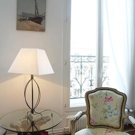 Art & Luxury At Le Louvre Apartment *