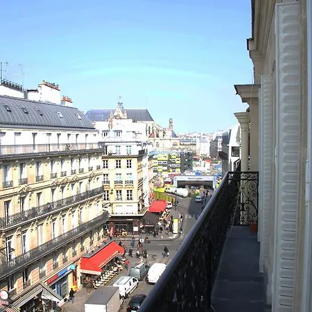 Art & Luxury At Le Louvre Apartment Paris
