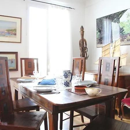 Art & Luxury At Le Louvre Apartment